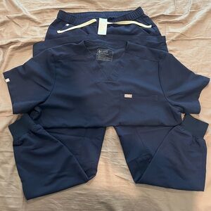 Men’s FIGS scrub set